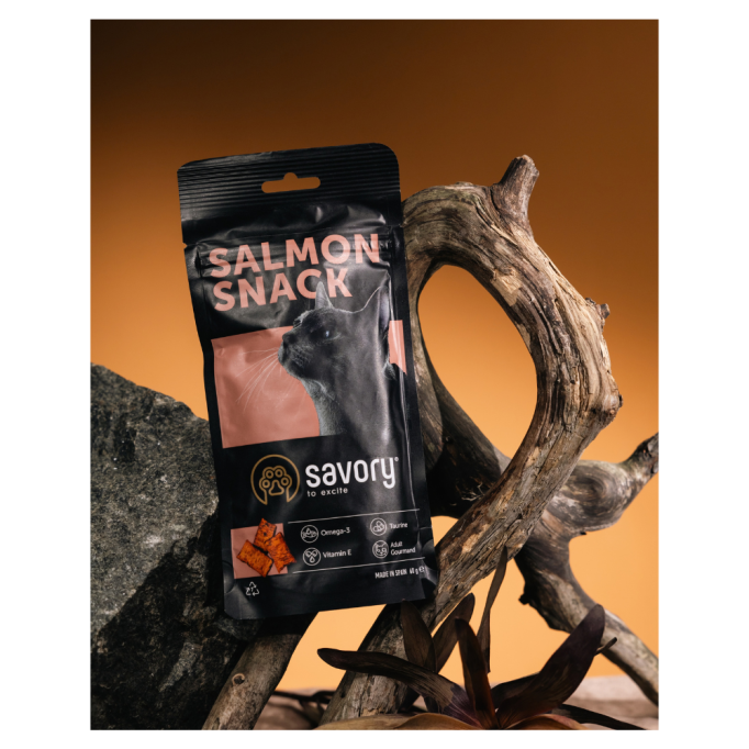 Savory Snack Salmon Хрумкі подушечки з лососем для дорослих вибагливих котів 60г